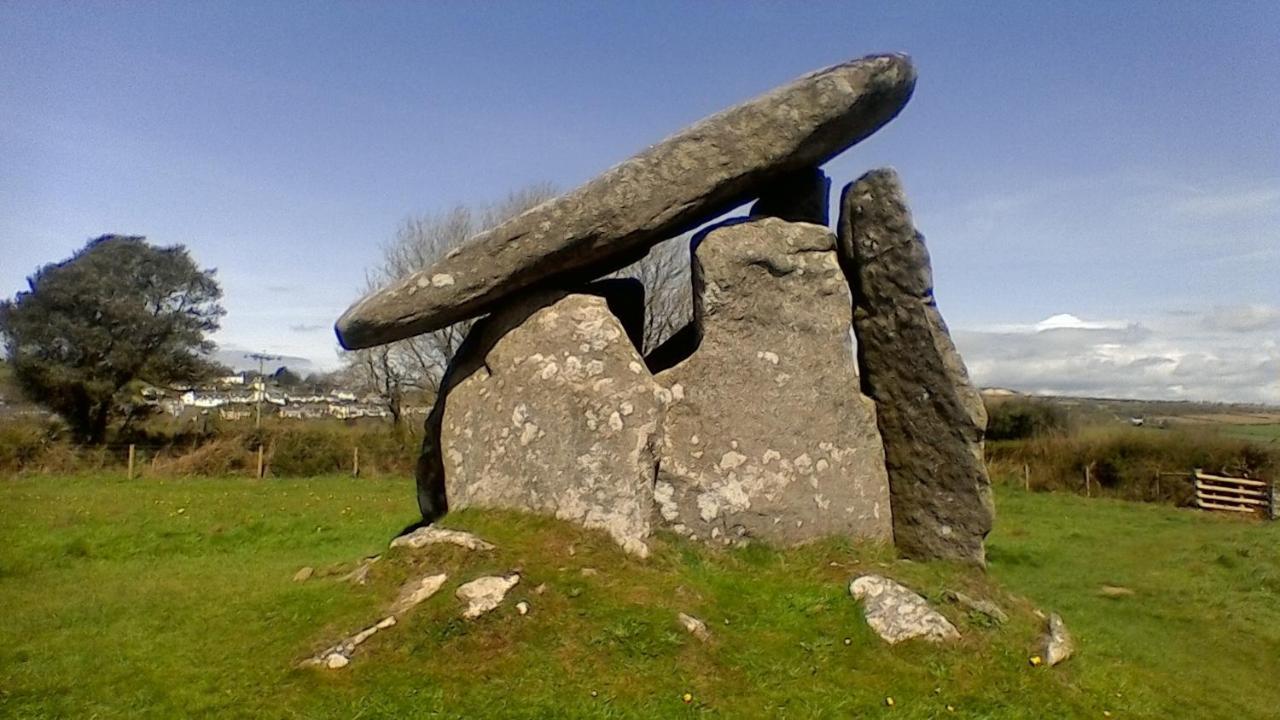 Summit Camping Kit Hill Cornwall Panoramic Views Grass Pitch From 15Pn Or Bella Bell Tent 75Pn Callington Экстерьер фото