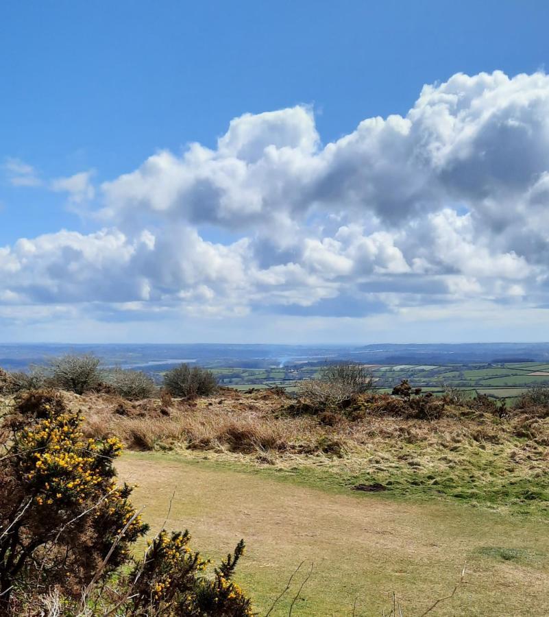 Summit Camping Kit Hill Cornwall Panoramic Views Grass Pitch From 15Pn Or Bella Bell Tent 75Pn Callington Экстерьер фото